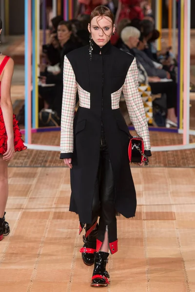 Look 13